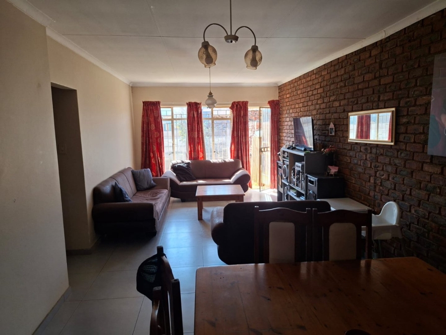 To Let 2 Bedroom Property for Rent in Meiringspark North West